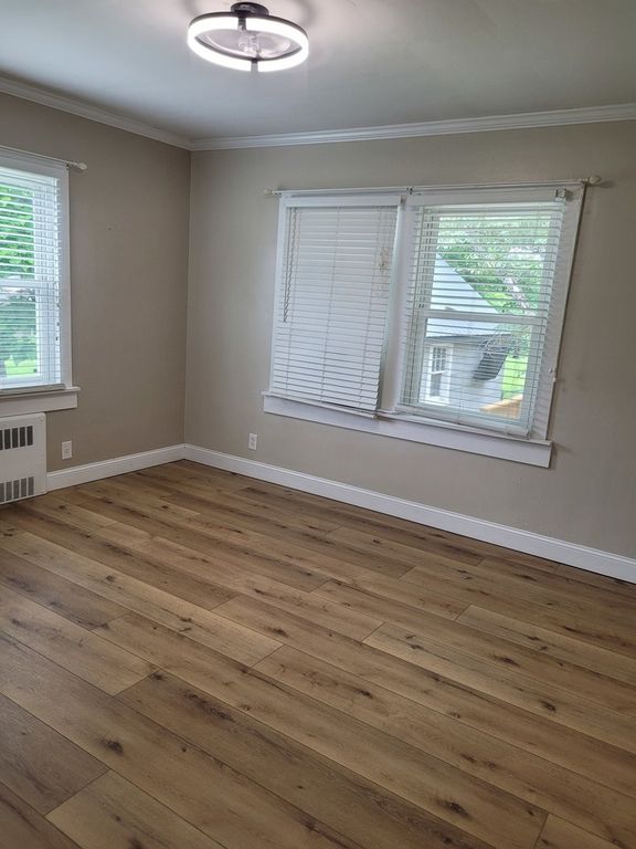 Image 16 of property listing at 1828 E Richview Road, Mt Vernon, IL 62864