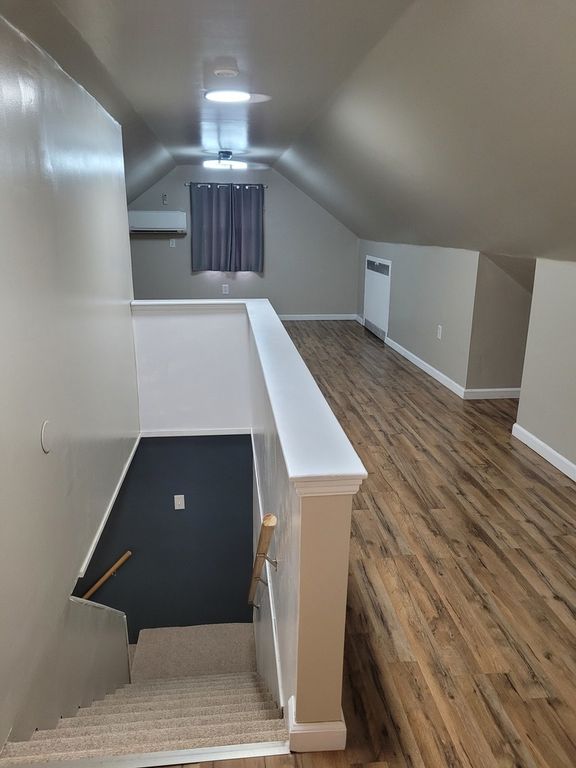 Image 18 of property listing at 1828 E Richview Road, Mt Vernon, IL 62864