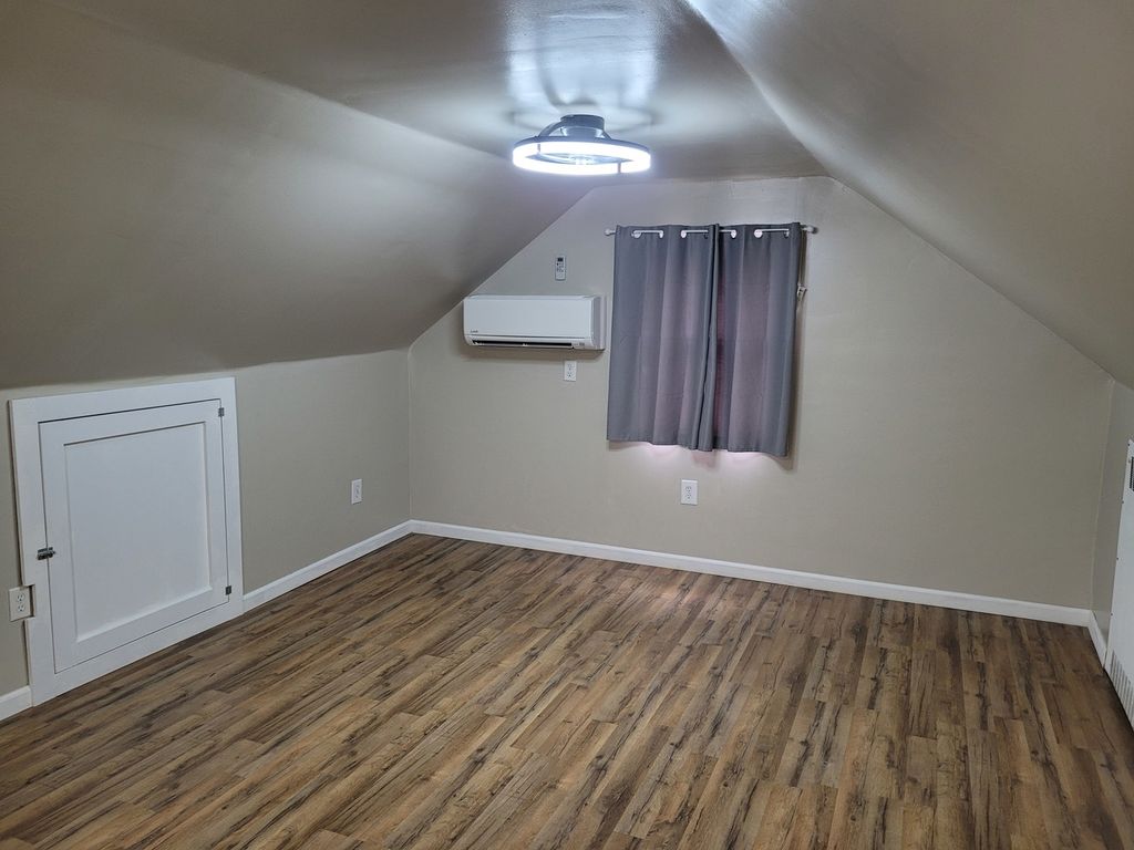 Image 19 of property listing at 1828 E Richview Road, Mt Vernon, IL 62864