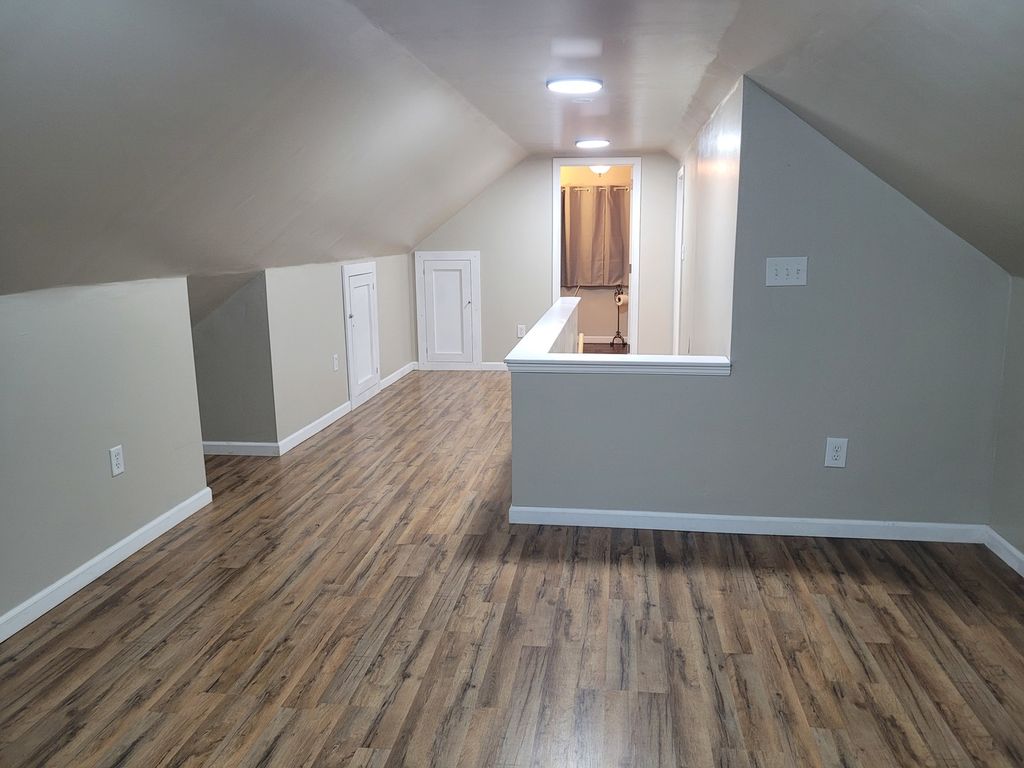 Image 20 of property listing at 1828 E Richview Road, Mt Vernon, IL 62864