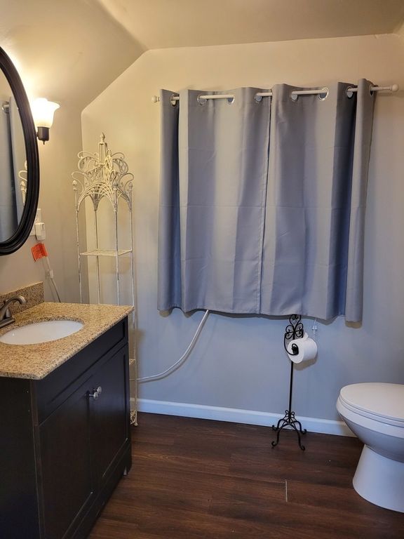 Image 21 of property listing at 1828 E Richview Road, Mt Vernon, IL 62864