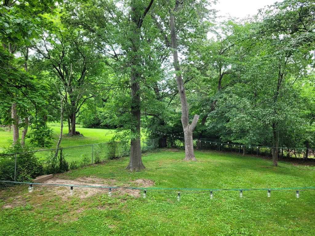 Image 34 of property listing at 1828 E Richview Road, Mt Vernon, IL 62864