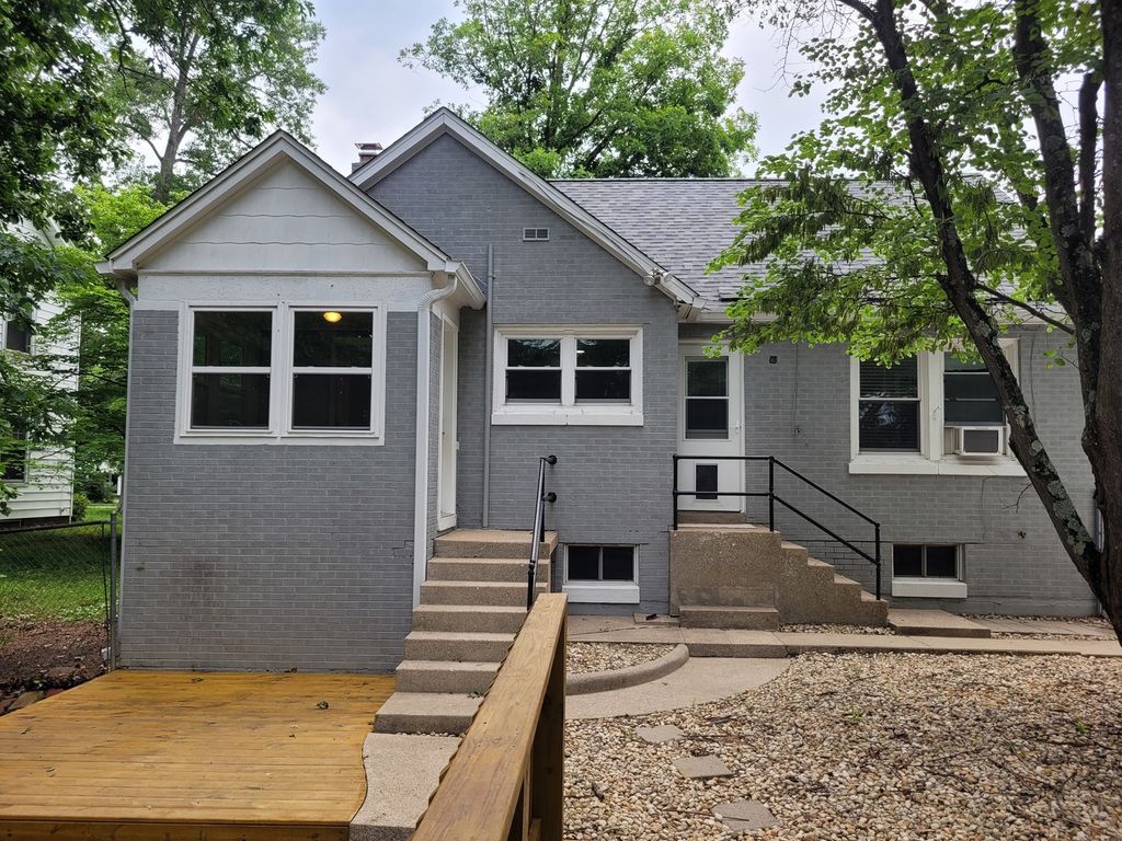 Image 35 of property listing at 1828 E Richview Road, Mt Vernon, IL 62864