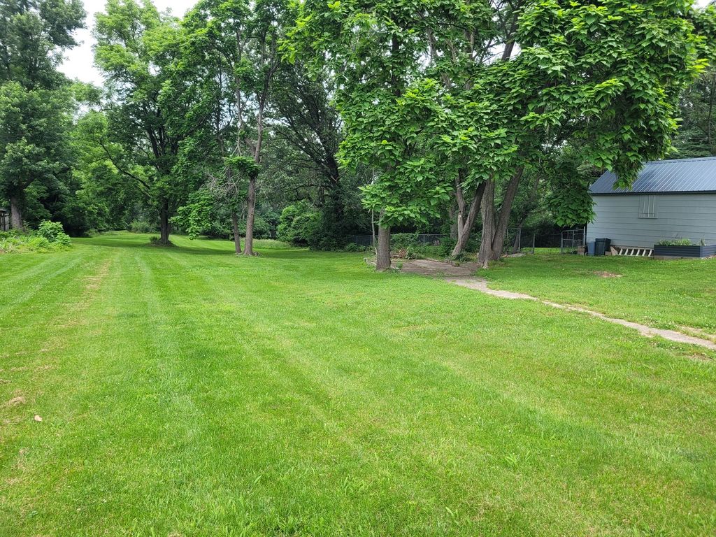Image 36 of property listing at 1828 E Richview Road, Mt Vernon, IL 62864