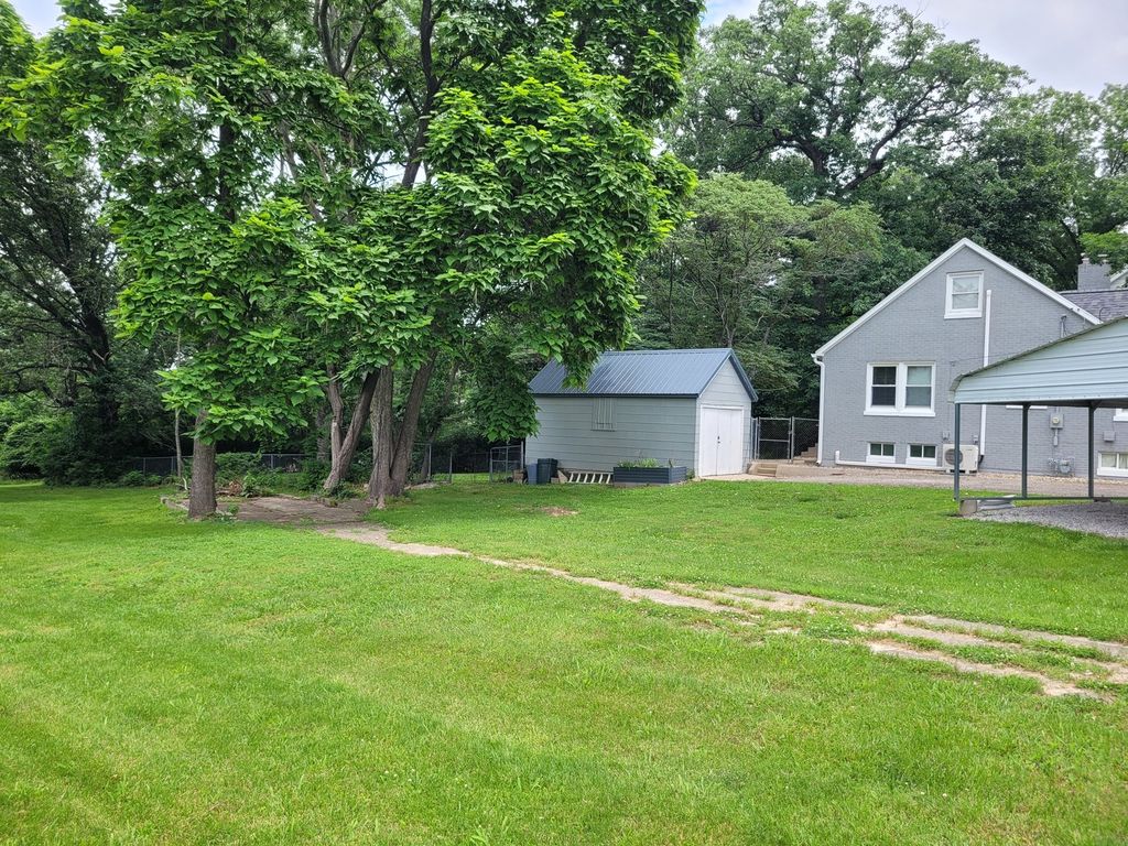 Image 37 of property listing at 1828 E Richview Road, Mt Vernon, IL 62864