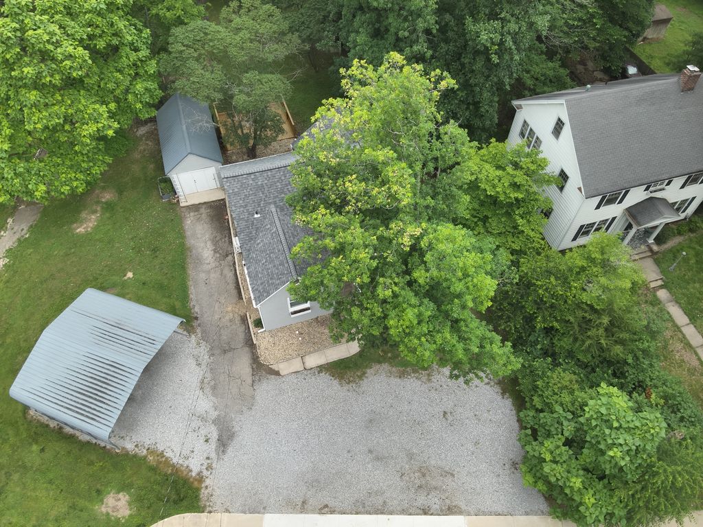 Image 40 of property listing at 1828 E Richview Road, Mt Vernon, IL 62864