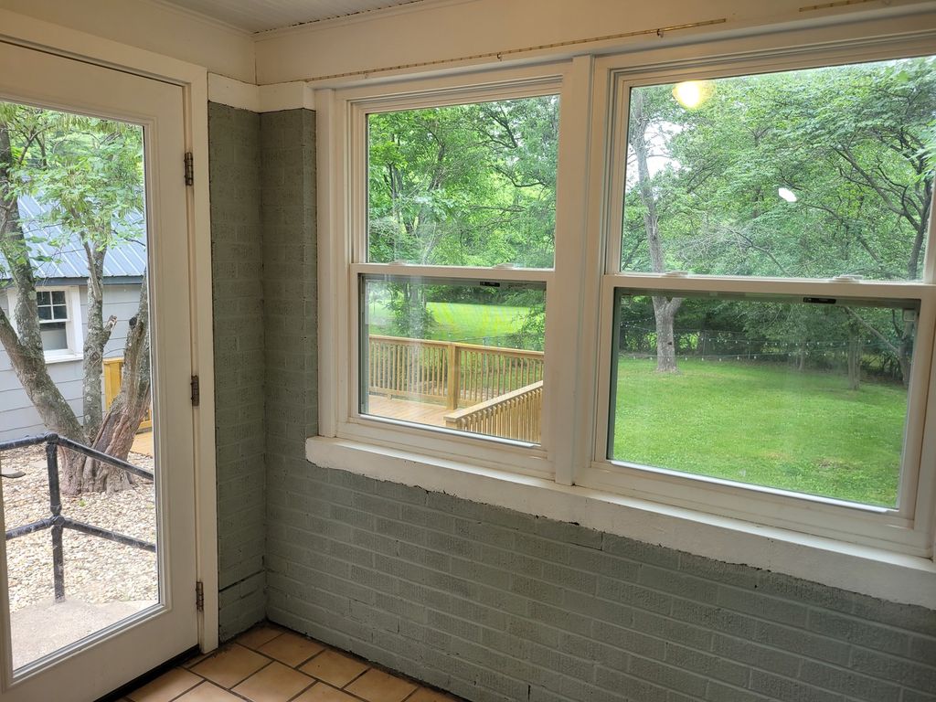 Image 8 of property listing at 1828 E Richview Road, Mt Vernon, IL 62864
