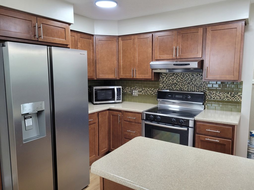 Image 10 of property listing at 1828 E Richview Road, Mt Vernon, IL 62864