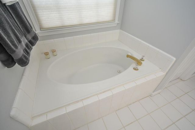 212 Ivy Glen Circle, Avondale Estates, GA 30002