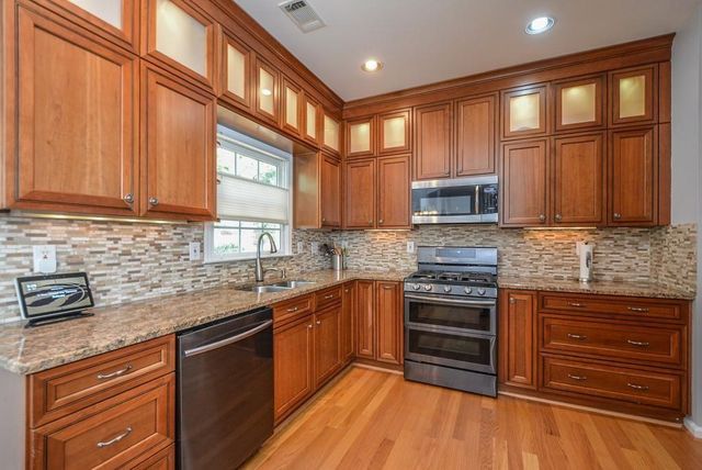 212 Ivy Glen Circle, Avondale Estates, GA 30002