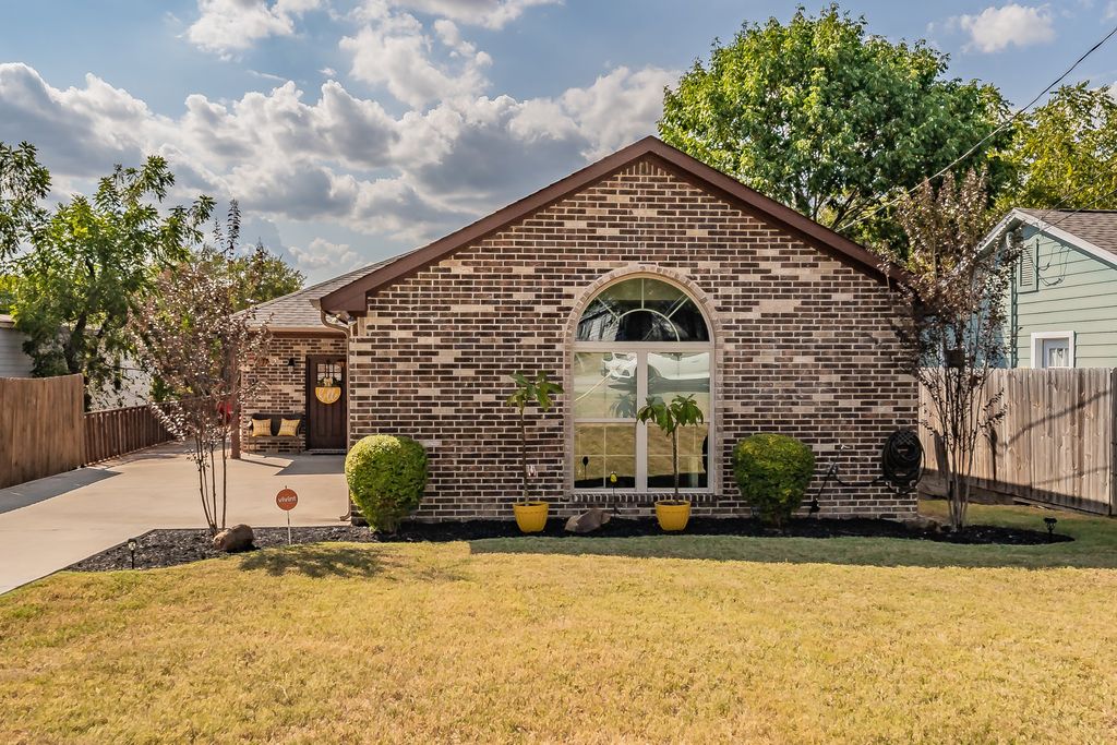 129 Morris Street, Desoto, TX 75115 — exterior