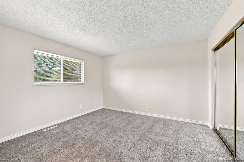 Image 11 of property listing at 7183 S Syracuse Street, Centennial, CO 80112