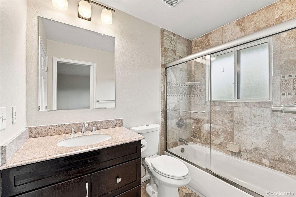 Image 13 of property listing at 7183 S Syracuse Street, Centennial, CO 80112