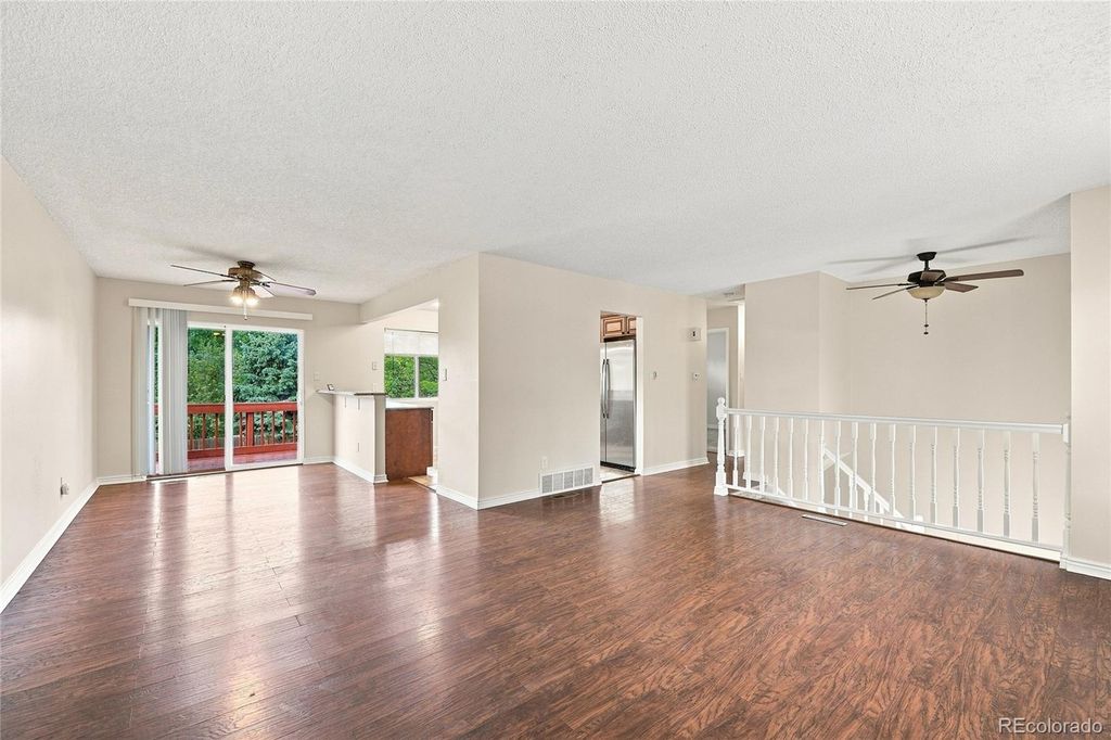 Image 2 of property listing at 7183 S Syracuse Street, Centennial, CO 80112