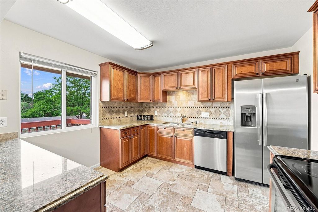 Image 3 of property listing at 7183 S Syracuse Street, Centennial, CO 80112