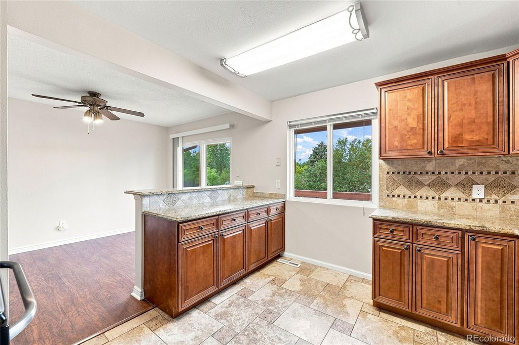 Image 4 of property listing at 7183 S Syracuse Street, Centennial, CO 80112