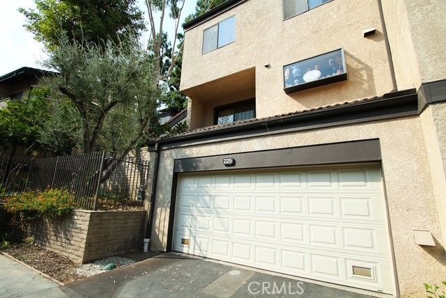 21820 Marylee Street 225, Woodland Hills, CA 91367