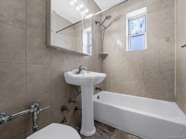 56-07 31st 6A, Woodside, NY 11377