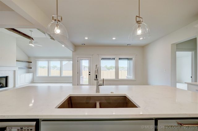 1420 N 72nd Street S, Broken Arrow, OK 74014