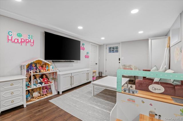 16 Ingold Drive, Dix Hills, NY 11746