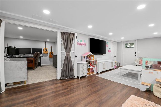 16 Ingold Drive, Dix Hills, NY 11746