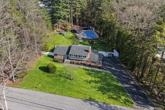 16 Ingold Drive, Dix Hills, NY 11746