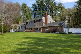 16 Ingold Drive, Dix Hills, NY 11746