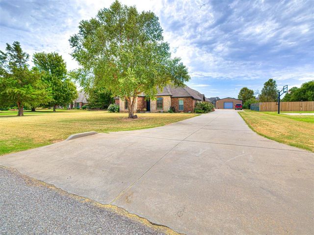 4608 Shoreside Drive, Tuttle, OK 73089