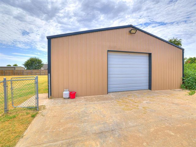 4608 Shoreside Drive, Tuttle, OK 73089
