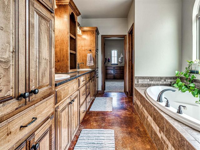 4608 Shoreside Drive, Tuttle, OK 73089