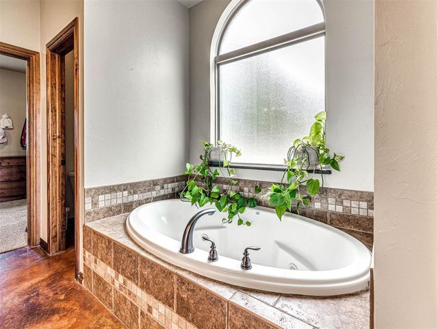 4608 Shoreside Drive, Tuttle, OK 73089