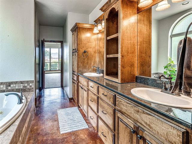 4608 Shoreside Drive, Tuttle, OK 73089