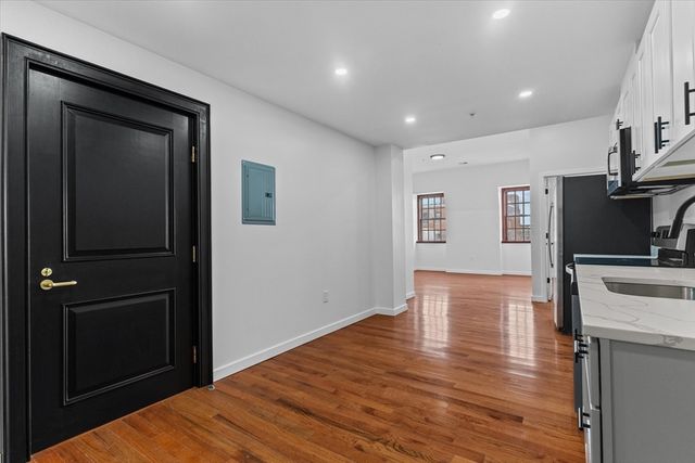 280 Essex Street 501, Lawrence, MA 01840