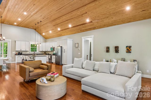 318 Cider Hill Lane, Hendersonville, NC 28792