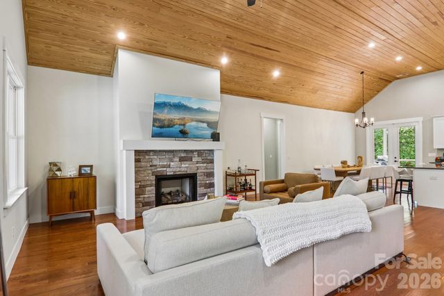 318 Cider Hill Lane, Hendersonville, NC 28792