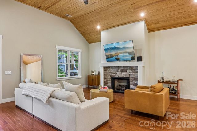 318 Cider Hill Lane, Hendersonville, NC 28792