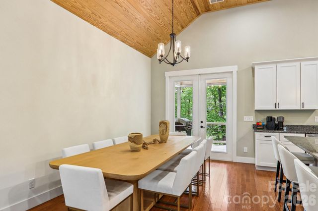 318 Cider Hill Lane, Hendersonville, NC 28792