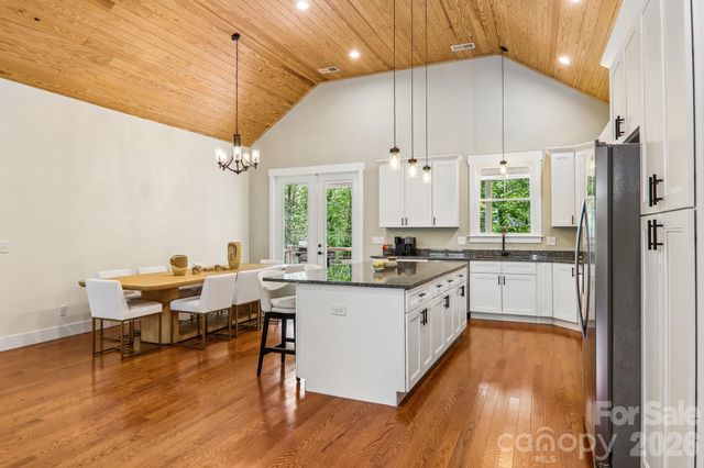 318 Cider Hill Lane, Hendersonville, NC 28792
