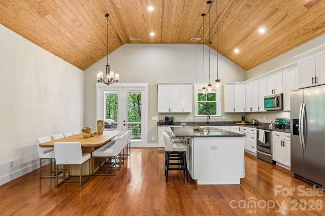 318 Cider Hill Lane, Hendersonville, NC 28792