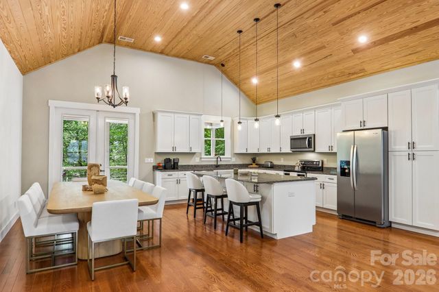 318 Cider Hill Lane, Hendersonville, NC 28792