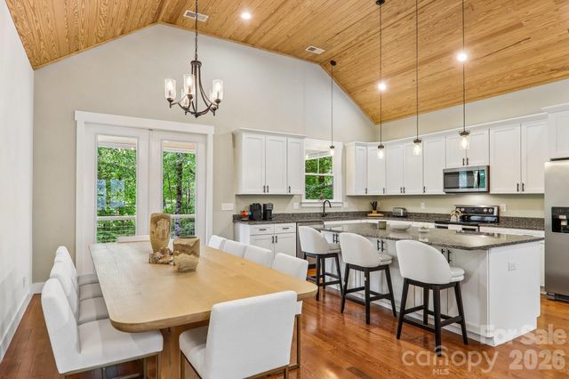 318 Cider Hill Lane, Hendersonville, NC 28792