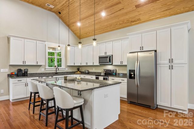 318 Cider Hill Lane, Hendersonville, NC 28792