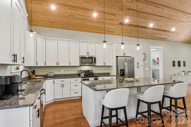 318 Cider Hill Lane, Hendersonville, NC 28792