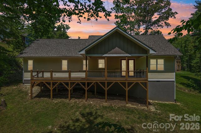 318 Cider Hill Lane, Hendersonville, NC 28792