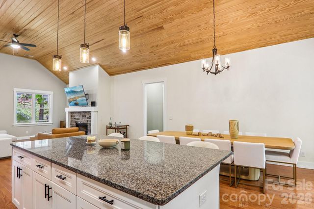 318 Cider Hill Lane, Hendersonville, NC 28792