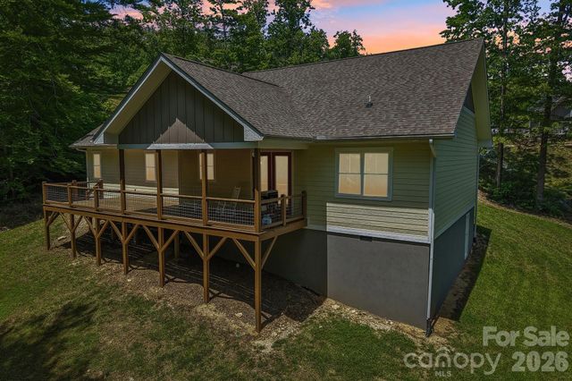 318 Cider Hill Lane, Hendersonville, NC 28792