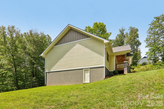 318 Cider Hill Lane, Hendersonville, NC 28792
