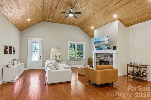 318 Cider Hill Lane, Hendersonville, NC 28792