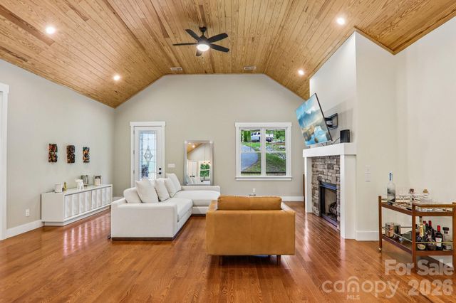 318 Cider Hill Lane, Hendersonville, NC 28792