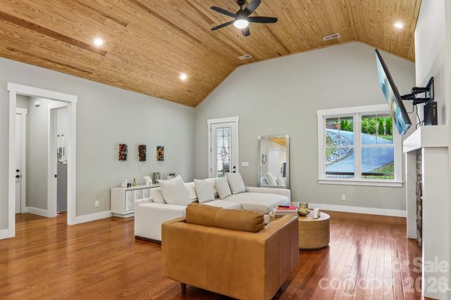 318 Cider Hill Lane, Hendersonville, NC 28792